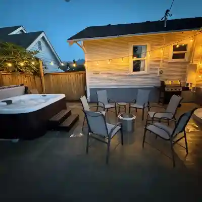 Birdy Bungalow-3BR, hot tub, near Olympic NP, AC, Wifi Fitness & Recreational Facilities
