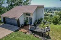 Views of Osage Golf Course & Osage River, 3 Balconies, Game Room, Sleeps 9 - Wifi