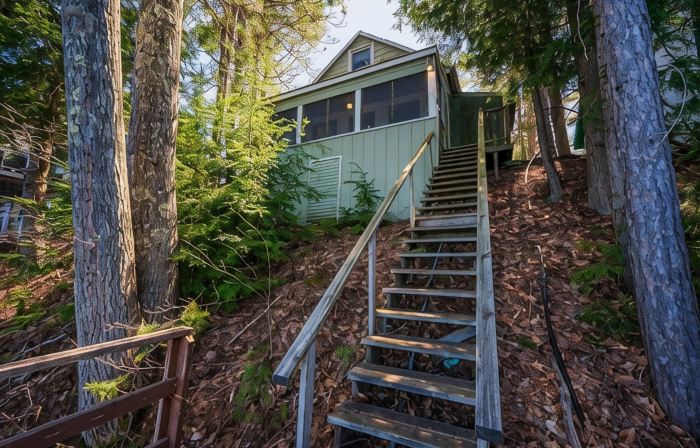 Sweet vintage cottage on Mountain View Lake, 2024 updates, next to Lake Sunapee