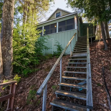 Sweet vintage cottage on Mountain View Lake, 2024 updates, next to Lake Sunapee