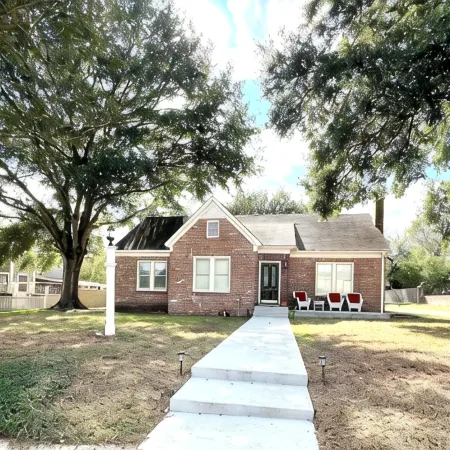 BEE in BRENHAM Holiday Cottage - Premium location walking distance to downtown
