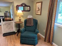 The Bungalow. Cedar shake cabin near Mount Bohemia, boat launch, beach. Private