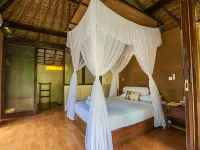 Ubud Sari Health Resort Hotels near Andong