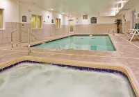 Holiday Inn Express & Suites Wichita Airport by IHG - Hot Tub