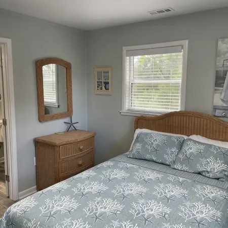 Beautiful Remodeled Home! Close to the Beach!