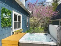 Blue Dream in Yellow Springs: hot tub, sauna, fireplace. Near downtown. - Boutique