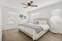 NEW remodeled Charming Home. 3-bedroom/2 full bath close to downtown Boerne.