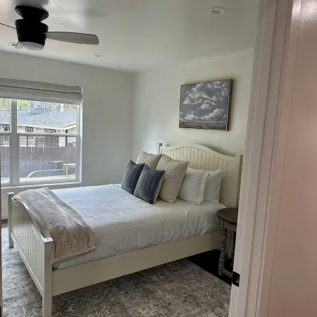 Serene Retreat Near Downtown