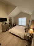 Large Family Bungalow Sleeps 14, Close to Grand Park, Newly Renovated Private - 4-Star