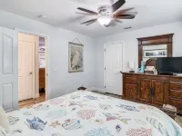 Waterfront Oasis w/ Heated Pool & Tiki Bar-Kayaks-Close to Springs - Balkoner