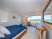 Tohora by Tahiti Homes 5-bedroom beachfront villa with swimming pool. Hotels in Te'avaro