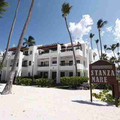 Fantastic Condo on the Beach. Relax and enjoy the breeze !!! Hotel Exterior