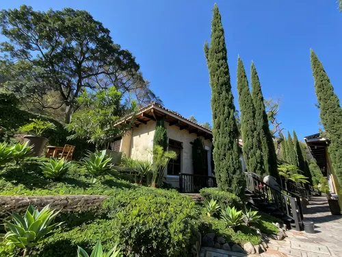 Cozy Studio in Quiet Condo with Heated Pool - Apartments