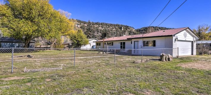 Walk to Dolores River Park • Fire Pit • Near Mesa Verde • McPhee • Phil's World Hotels in Montezuma County
