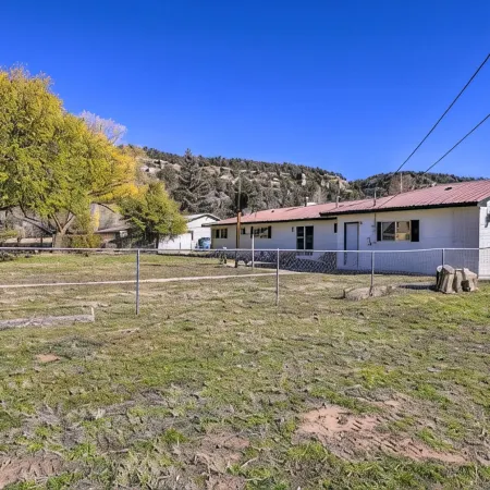Stunning home with mountain views & river access nearby