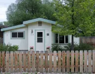 Immaculate, homey and perfectly located for your stay in downtown Ennis.