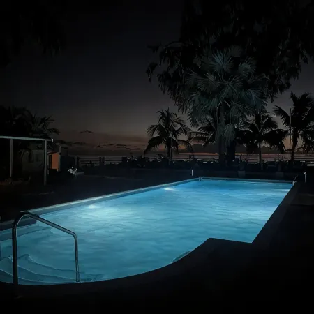 The Pod, Sunset Crest, Holetown