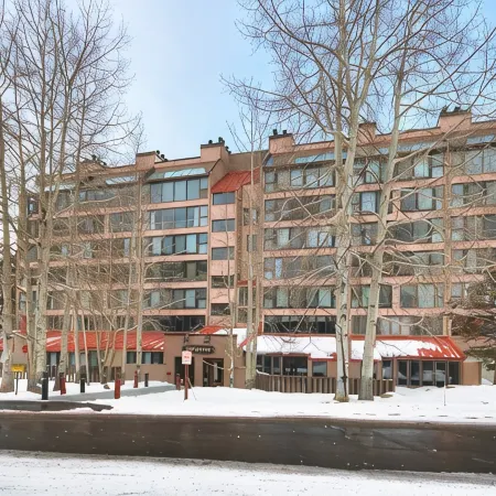Huge, Comfy Condo with Panoramic Views in the Middle of Keystone Fun!