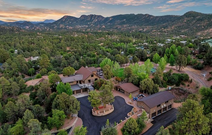 Luxury Estate on 5 Acres - Pickleball, Hot Tub, Mountain Views & Endless Fun
