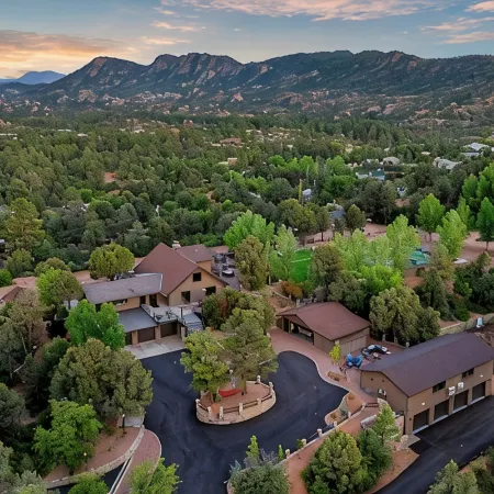 Luxury Estate on 5 Acres - Pickleball, Hot Tub, Mountain Views & Endless Fun