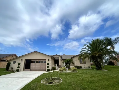10 min from beach access, sleeps 10 private dock - 3-Star