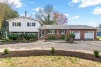 WATERFRONT!! HOT TUB!! 4 BED/4 BATH CHARMING HOME IN THE HEART OF CAMBRIDGE - Homestays