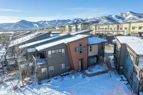 skiNewpark33: Walkable w/View, Deck, Hot Tub, Garage - Wifi