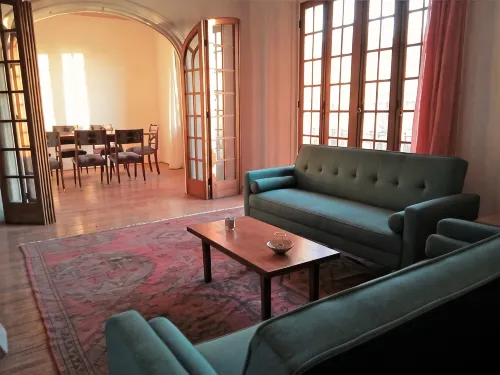 Spacious illuminated and unique apartment - Homestay