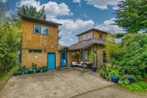 Cypress Cottage: Fabulous and Serene in Nye Beach - 4-Star