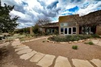 Peaceful Suite in Desert Inn- Black Mesa King Room - breakfast