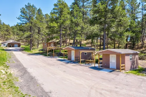 Cozy queen bed cabin with WiFi, fitness room in enchanting Aladdin - Hytter