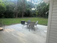 Charming 3-bedroom cottage with WiFi, AC nears parks and shopping - โฮมสเตย์