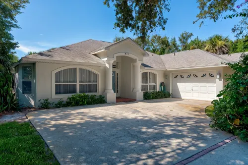 Beachcomber Bungalow: Slow down, East of A1A, Heated Pool, Hot Tub & Beach Gear - 4-Star