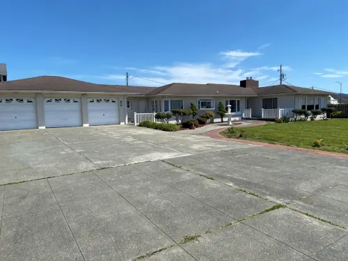 Steps to Beach! Pet Friendly. - 4-Star