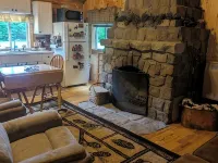 Cozy cabin in the Maine woods.  Direct access to ATV/Snowmobile trails. ピスカタキスのホテル