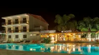 Wooden Hotel - piscina