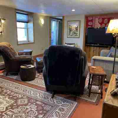 Village Nook,1 BR Apt.-on the Rail Trail, easy walk downtown. Others