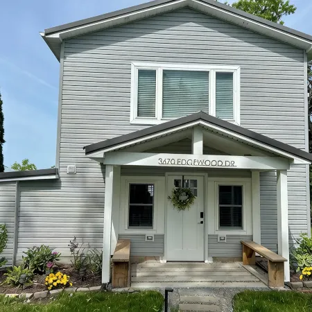 Seneca Sunsets - Waterfront, Hot Tub, Dock, Great Views, Central Location!
