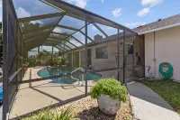 Dont Miss This Waterfront Deep Canal.Gulf Access.Pool Home! Pool Table.Sleeps8. - Pools