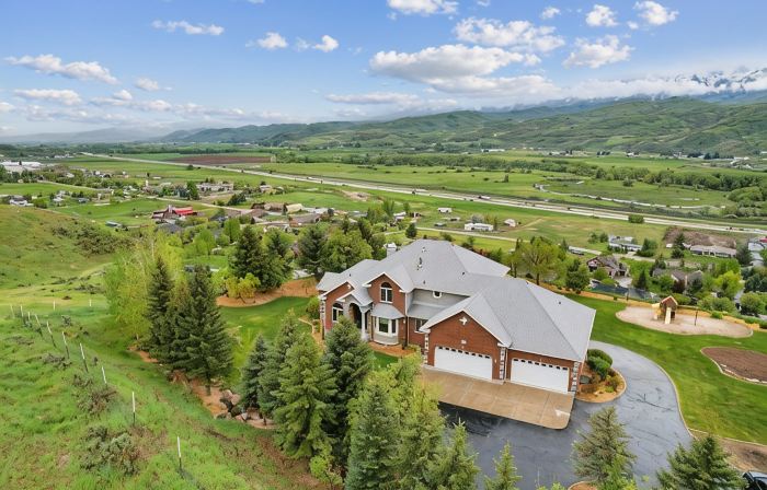 Morgan View Manor W/9 Bedrooms
