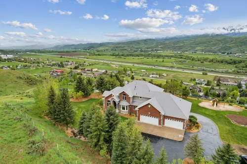 Morgan View Manor W/9 Bedrooms - Homestays