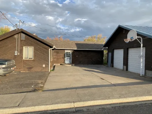 Roomy, 3 bed room house on the South side of town! - 3-Star
