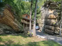 Shady Cliff Rock House - 3-Star
