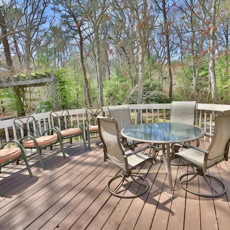 Spacious Lake House for Large Groups w Private Acre+ short path to Lake