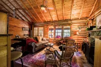 Log cabin, walking distance from Funistrada, LaBecasse, Laker Shakes & Glen Lake - Hytter