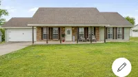 Location! Location!<br>Minutes to all shopping and your favorites restaurant! - Wifi