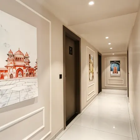 Hotel Royal Time Отели рядом с достопримечательностью «Мост Nehru»