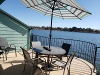 "Wickie's Wharf " Condo on lake Conroe - Jacuzzi