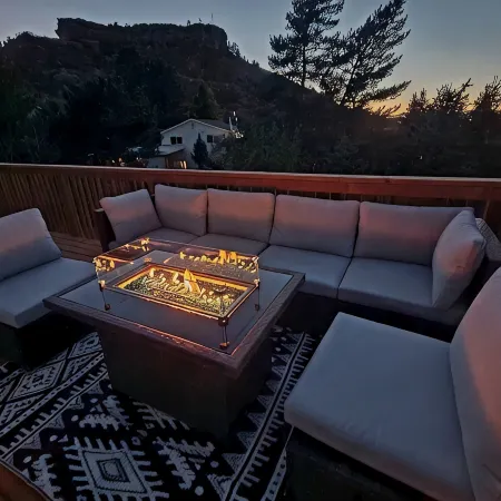 Updated & Spacious 5-bedroom house with Views of the Rock and Mountains