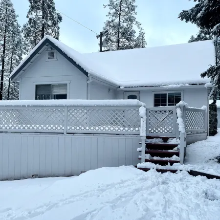 Harte Of The Pines Pet Friendly Walk to Downtown